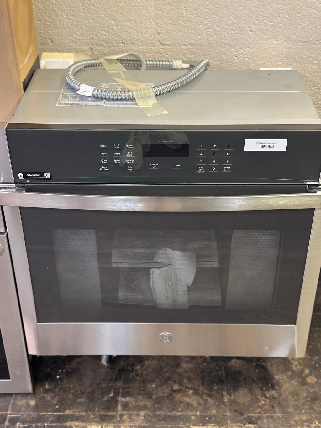 GE® 30" Smart Built-In Self-Clean Single Wall Oven Model #: JTS3000SNSS