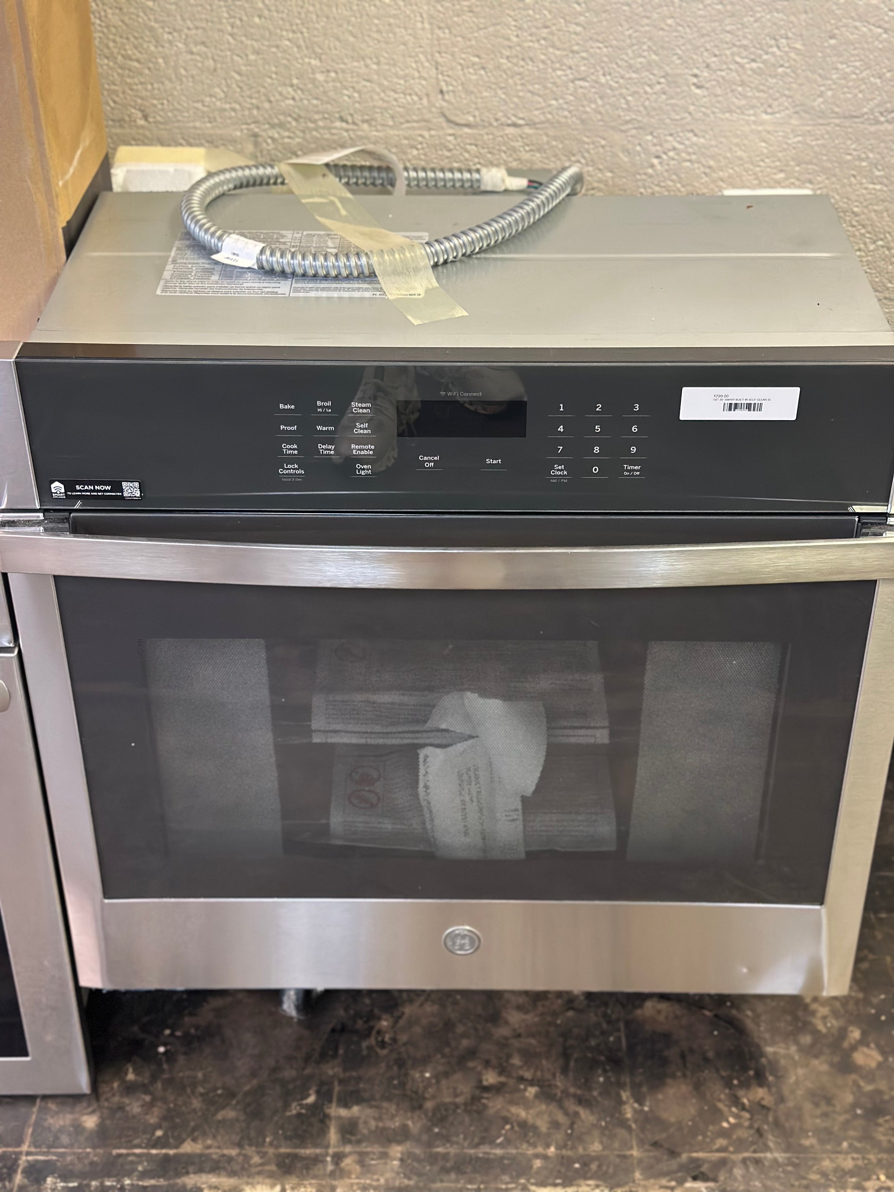 GE® 30" Smart Built-In Self-Clean Single Wall Oven Model #: JTS3000SNSS