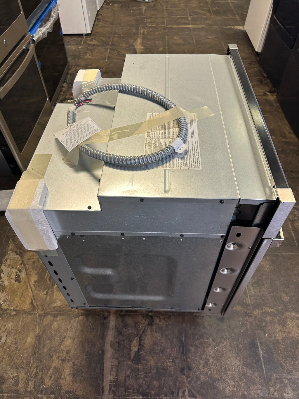 GE® 30" Smart Built-In Self-Clean Single Wall Oven Model #: JTS3000SNSS