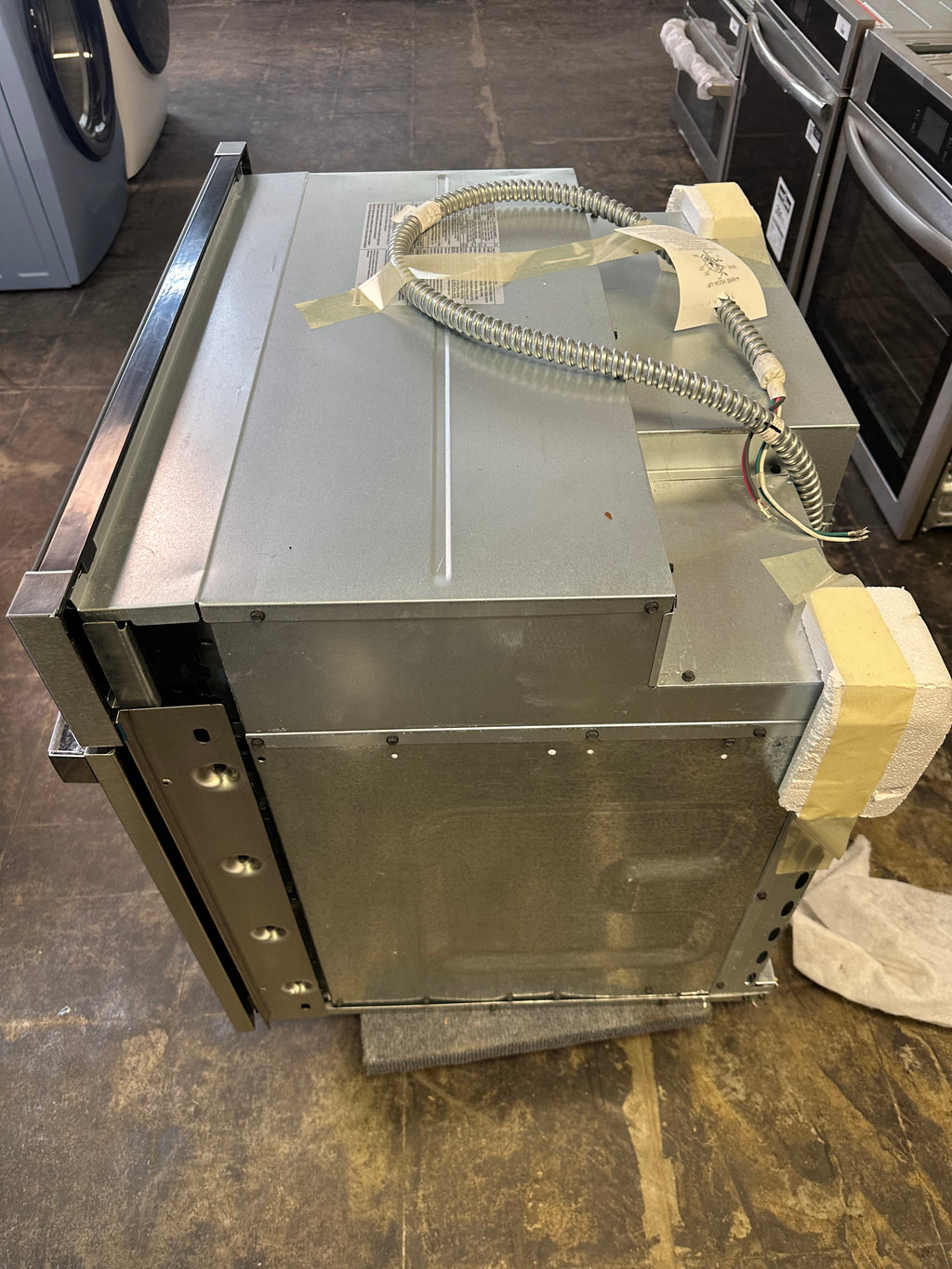 GE® 30" Smart Built-In Self-Clean Single Wall Oven Model #: JTS3000SNSS