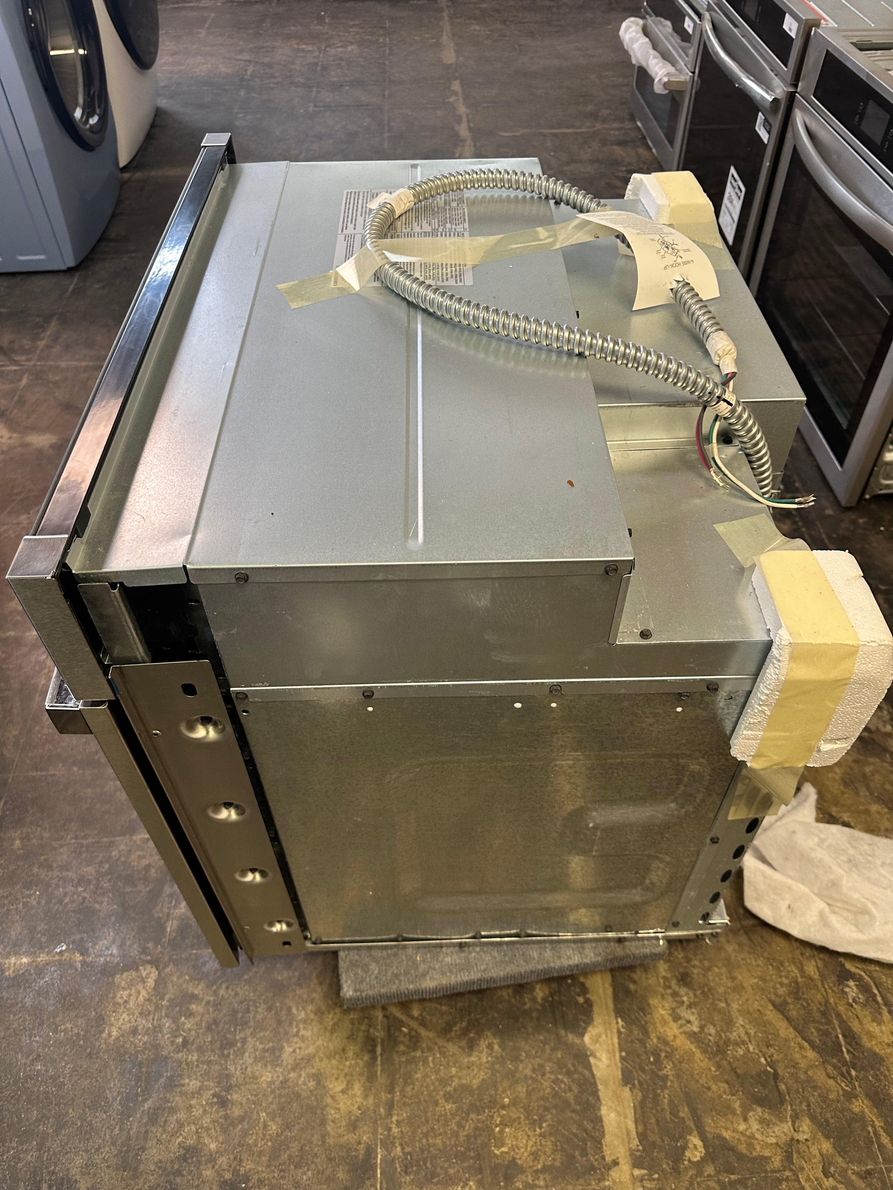 GE® 30" Smart Built-In Self-Clean Single Wall Oven Model #: JTS3000SNSS