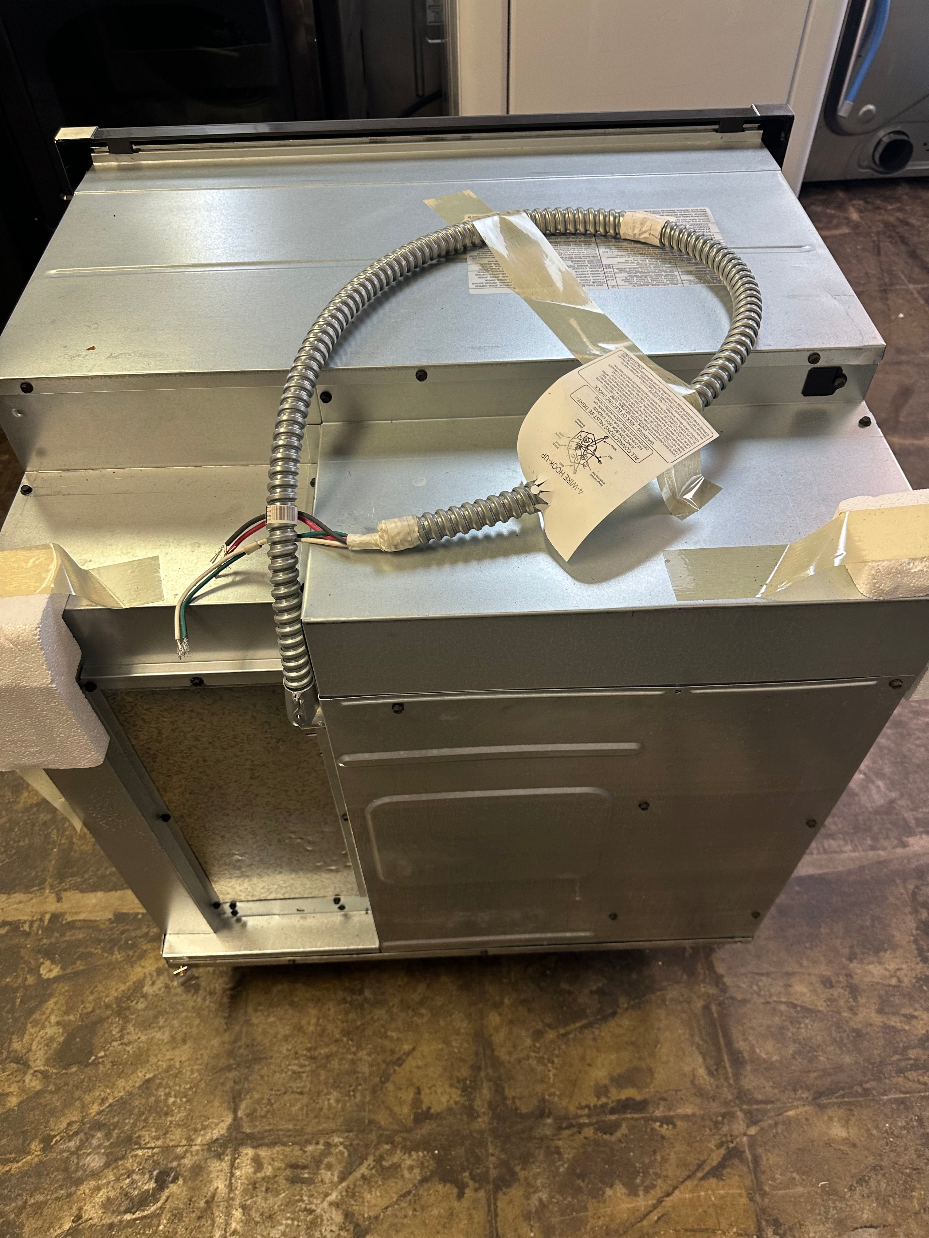 GE® 30" Smart Built-In Self-Clean Single Wall Oven Model #: JTS3000SNSS