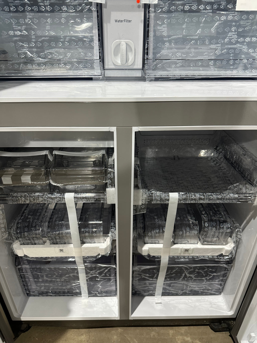 SAMSUNGBespoke 23 cu. ft. Counter Depth 4-Door Flex™ Refrigerator with Beverage Center™ & Customizable Door Panels in Stainless Steel