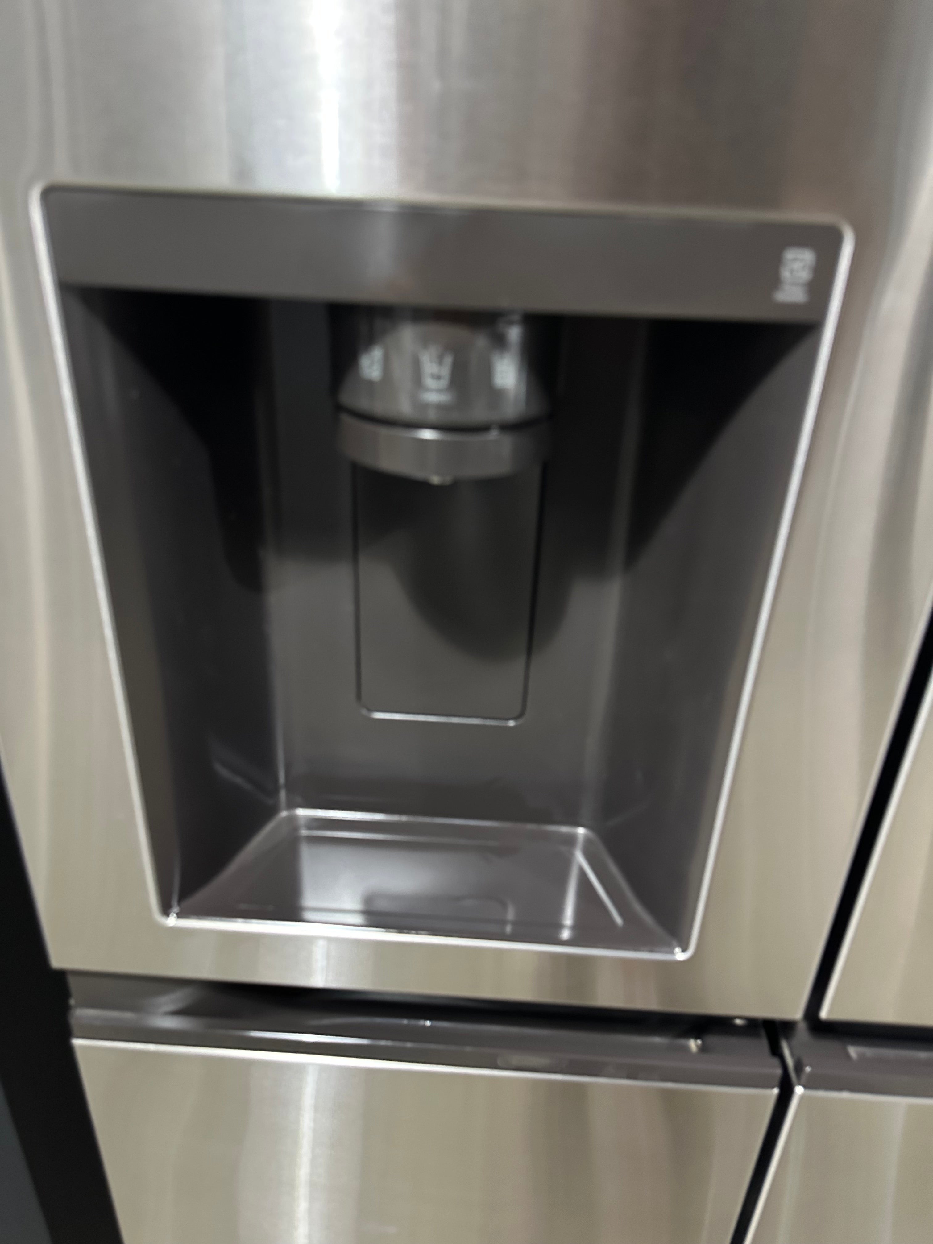 LG 36 Inch Wide 23 Cu. Ft. Side By Side Refrigerator with Ice and Water Dispenser Model: LRSXC2306S