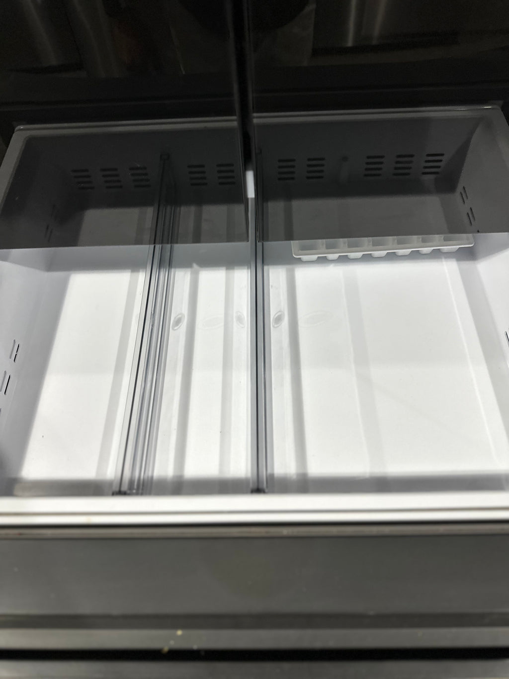 Samsung - Bespoke 29 cu. ft. 4-Door French Door Refrigerator with  Family Hub+ - Charcoal Glass & Black/Charcoal