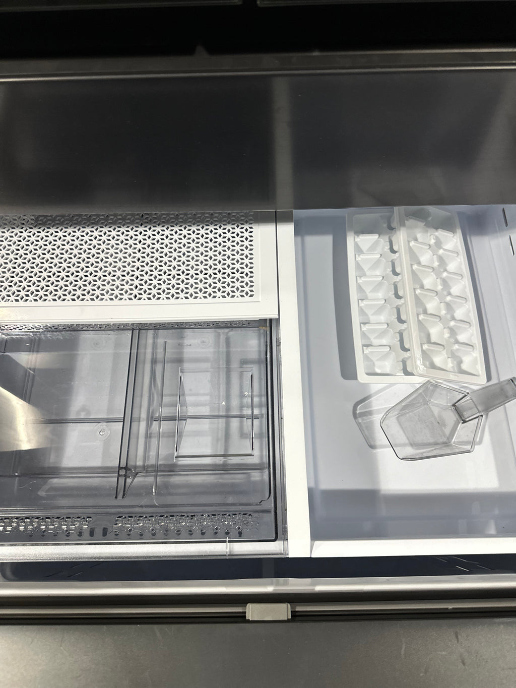 Samsung - Bespoke 29 cu. ft. 4-Door French Door Refrigerator with  Family Hub+ - Charcoal Glass & Black/Charcoal