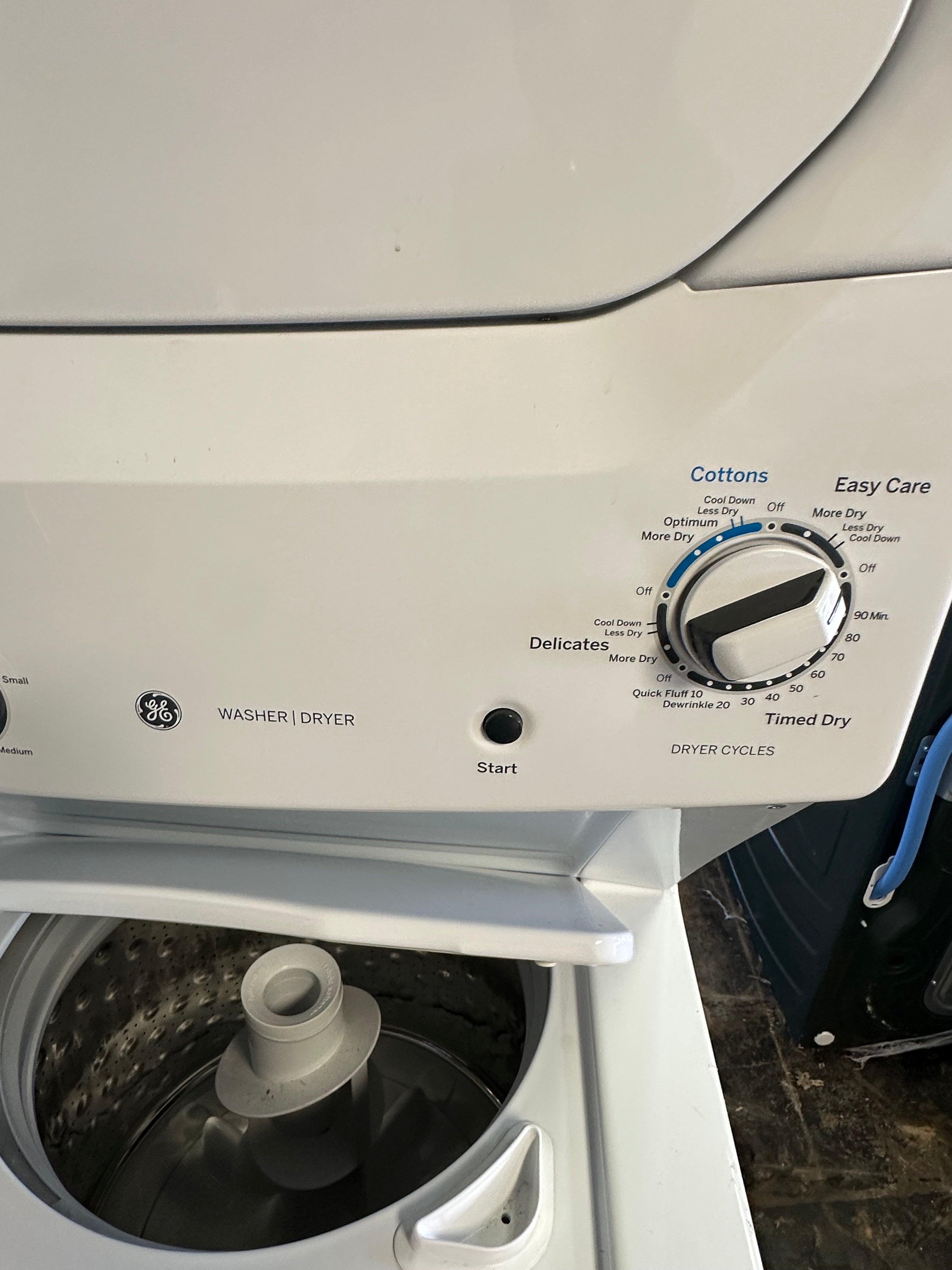 GE Unitized Spacemaker® 3.8 cu. ft. Capacity Washer with Stainless Steel Basket and 5.9 cu. ft.  Model #:GUD27GSSMWW