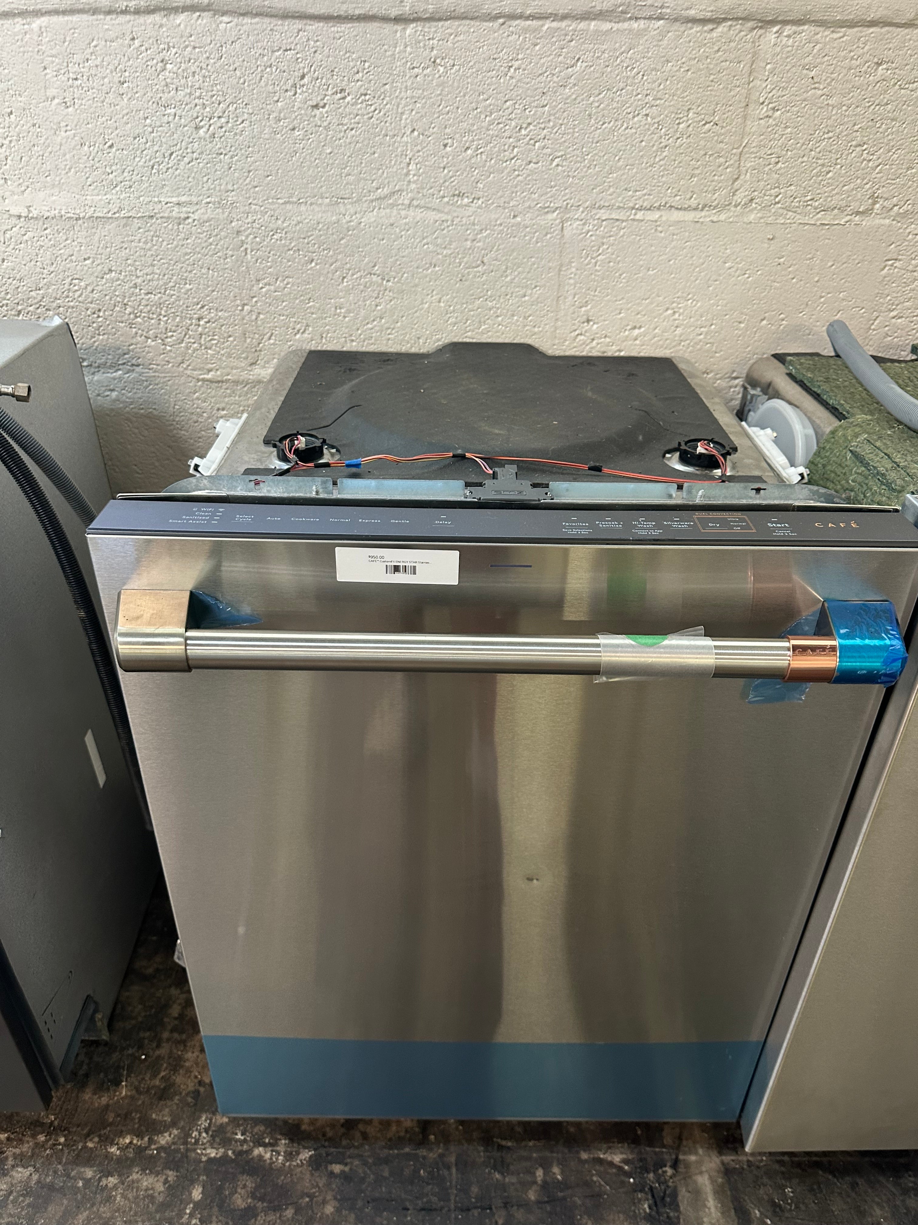 CAFÉ™ CustomFit ENERGY STAR Stainless Interior Smart Dishwasher with Ultra Wash Top Rack and Dual Convection Ultra Dry, LED Lights, 39 dBA