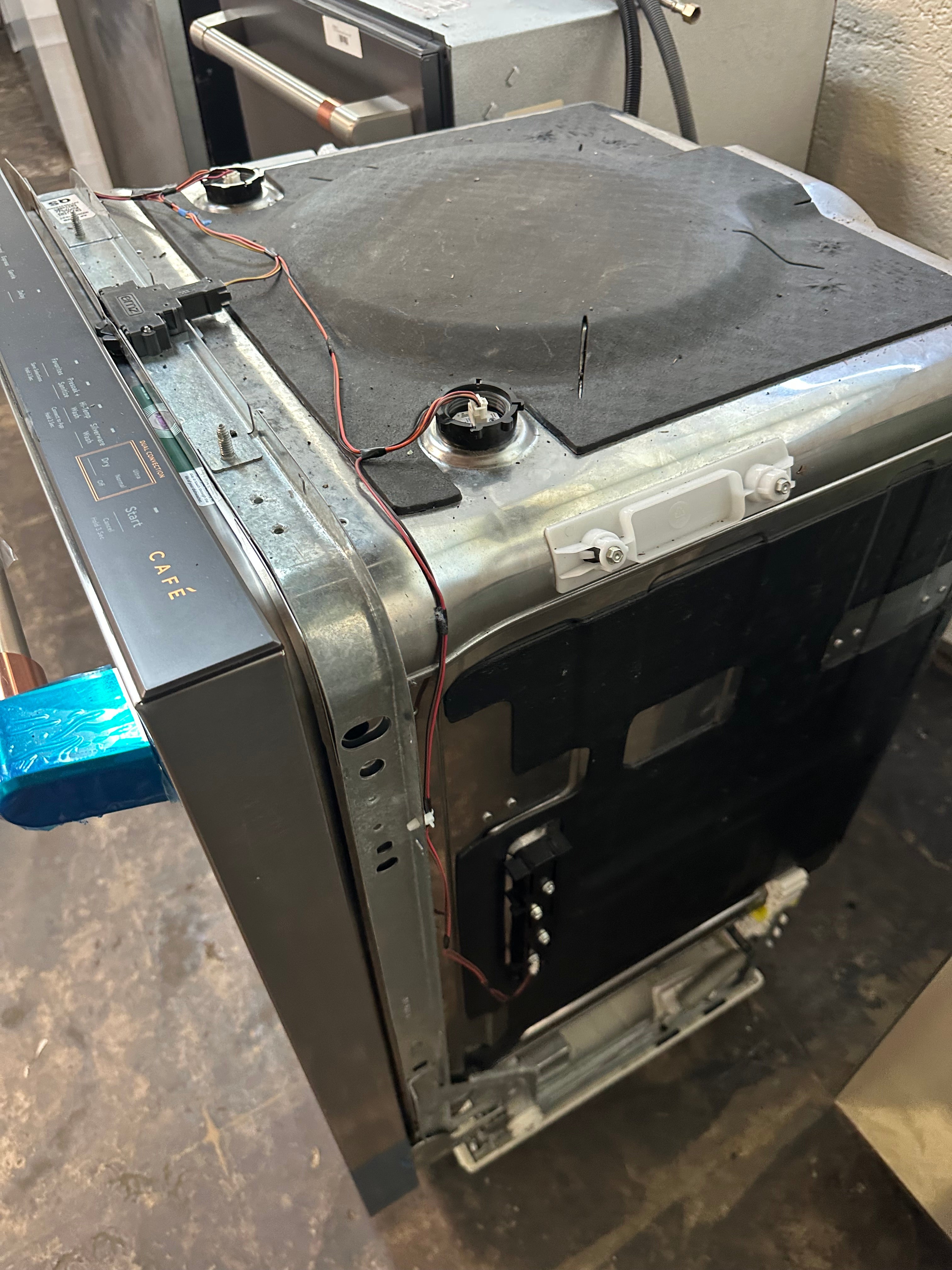 CAFÉ™ CustomFit ENERGY STAR Stainless Interior Smart Dishwasher with Ultra Wash Top Rack and Dual Convection Ultra Dry, LED Lights, 39 dBA