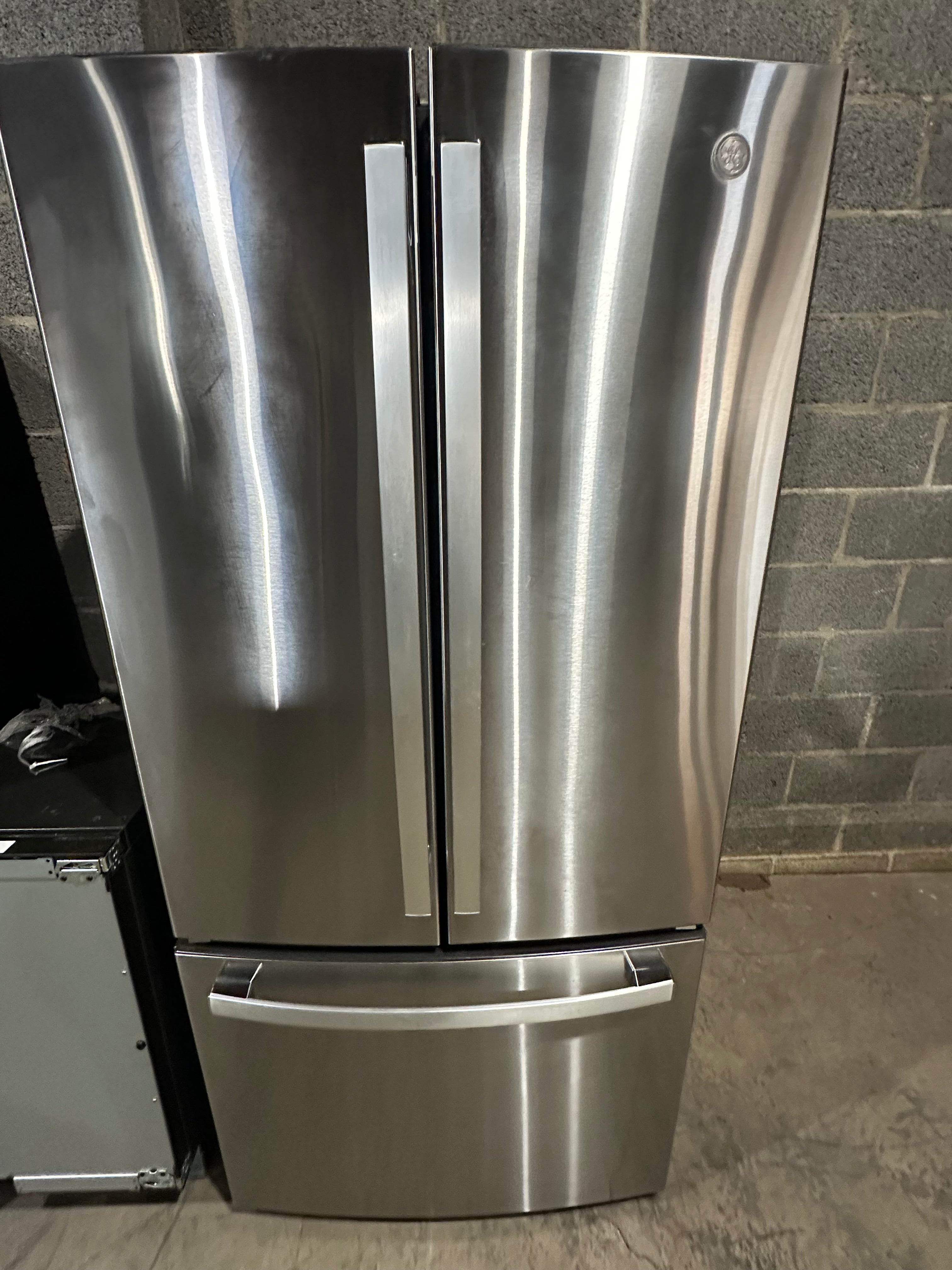 GE Standard-Depth 24.8-cu ft 3 -Door French Door Refrigerator with Ice Maker with Water Dispenser ( Fingerprint-resistant Stainless Steel ) ENERGY STAR Certified