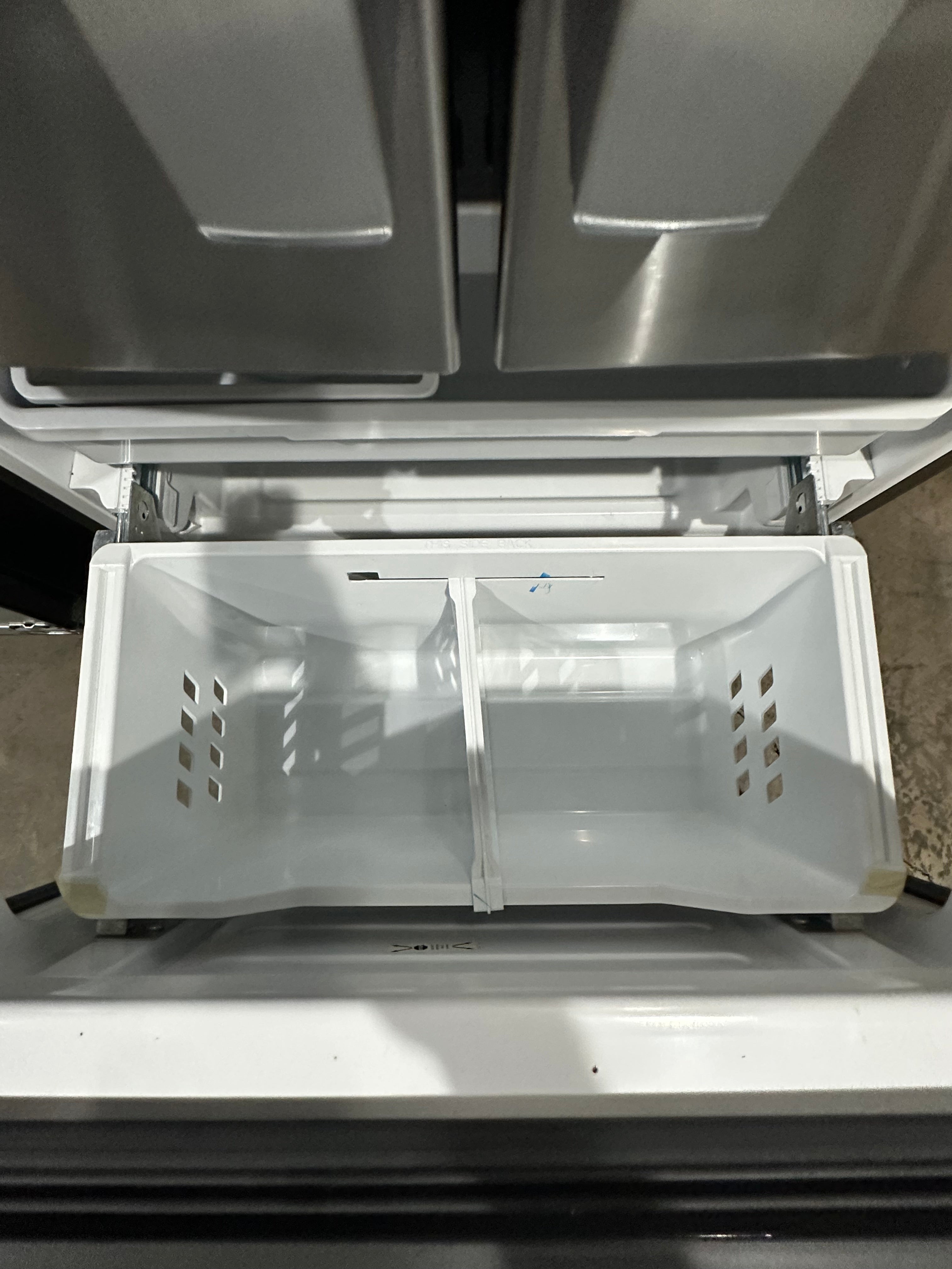 GE Standard-Depth 24.8-cu ft 3 -Door French Door Refrigerator with Ice Maker with Water Dispenser ( Fingerprint-resistant Stainless Steel ) ENERGY STAR Certified