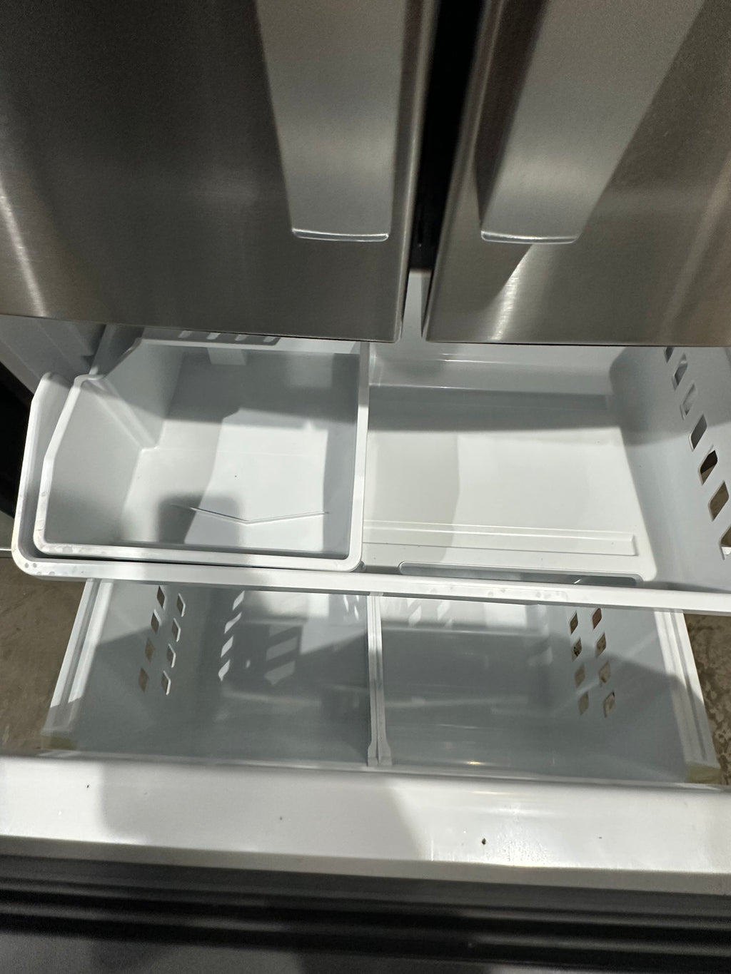 GE Standard-Depth 24.8-cu ft 3 -Door French Door Refrigerator with Ice Maker with Water Dispenser ( Fingerprint-resistant Stainless Steel ) ENERGY STAR Certified