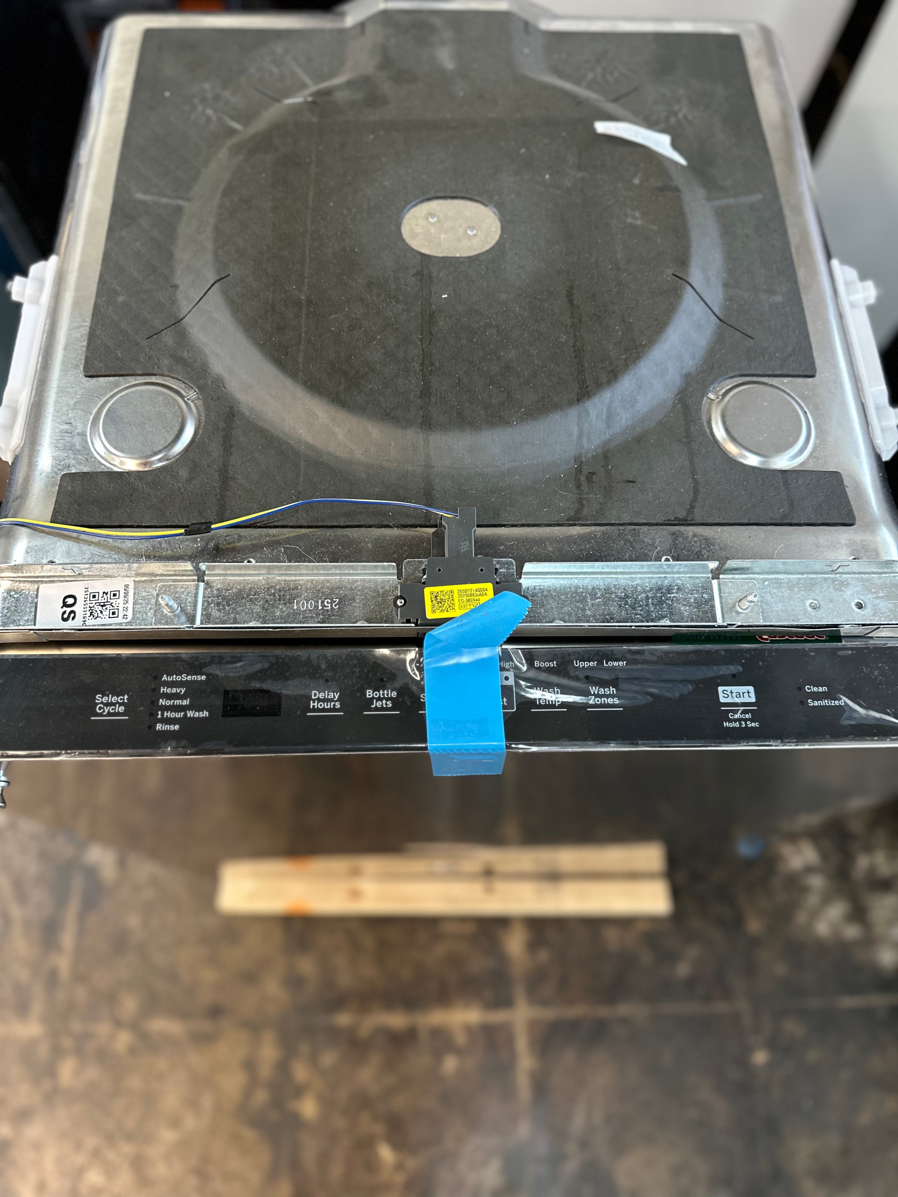 GE® ENERGY STAR® Fingerprint Resistant Top Control with Stainless Steel Interior Dishwasher with Sanitize Cycle  Model #: GDT650SYVFS