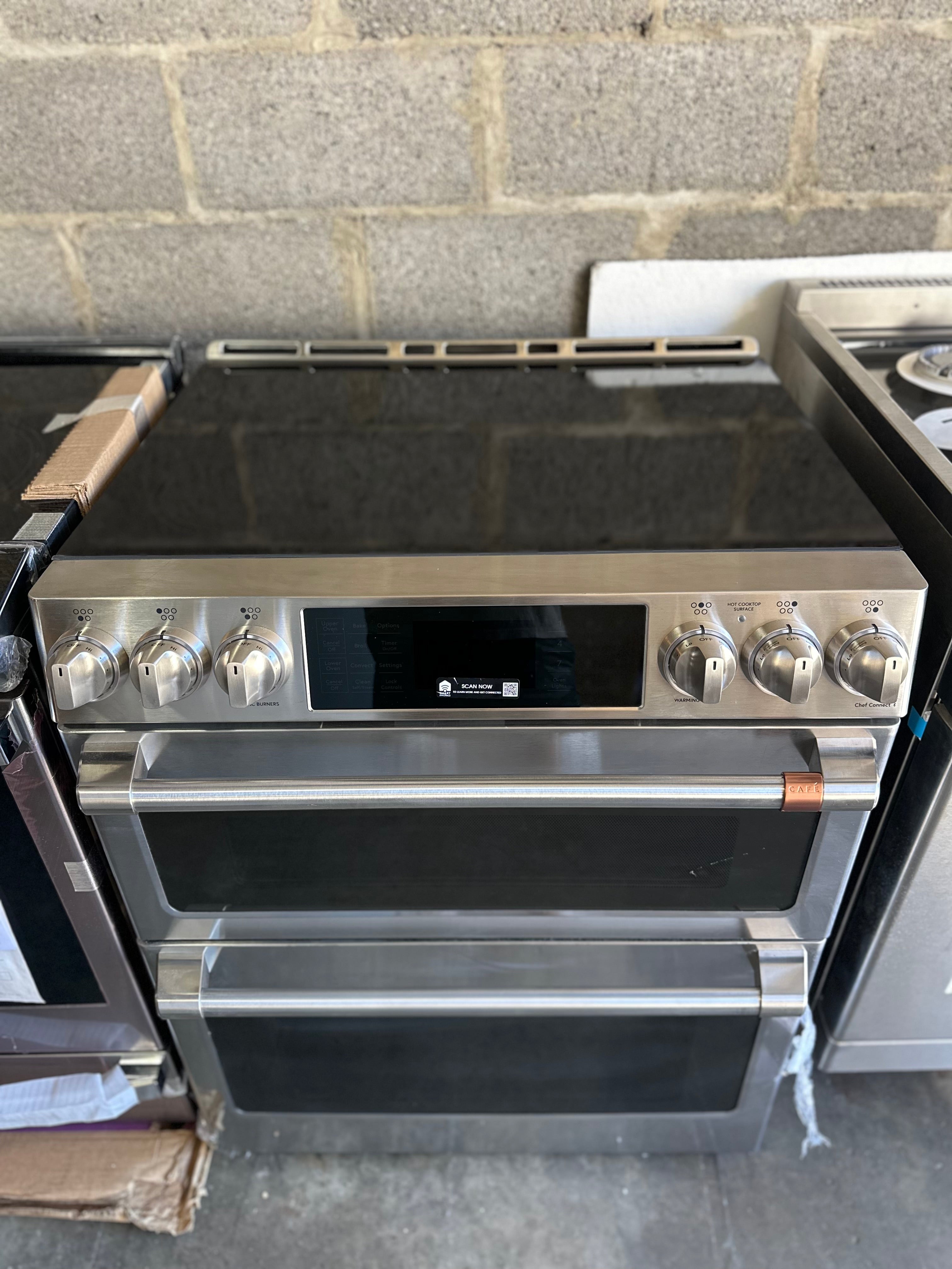 CAFÉ™ 30" Smart Slide-In, Front-Control, Induction and Convection Double-Oven Range CHS950P2MS1