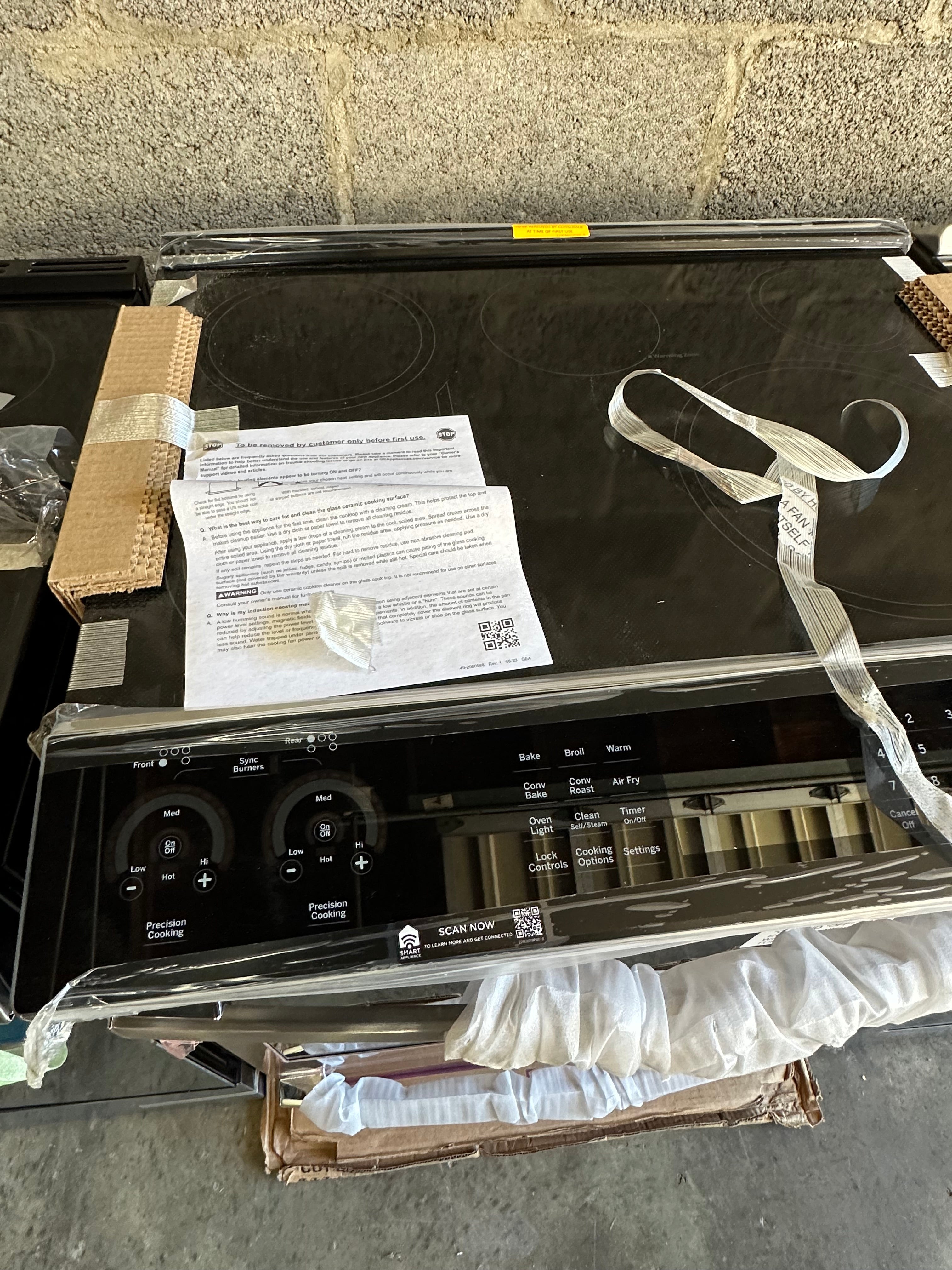 GE Profile™ 30" Smart Slide-In Fingerprint Resistant Front-Control Induction and Convection Range with No Preheat Air Fry  Model #: PHS930YPFS