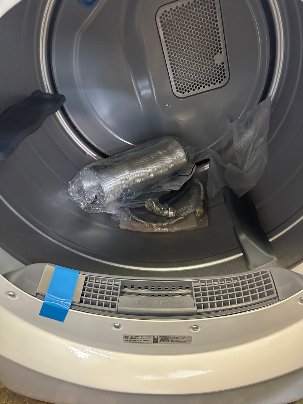 GE® ENERGY STAR® 7.8 cu. ft. Capacity Smart Front Load Gas Dryer with Steam and Sanitize Cycle  Model #: GFD65GSSVWW