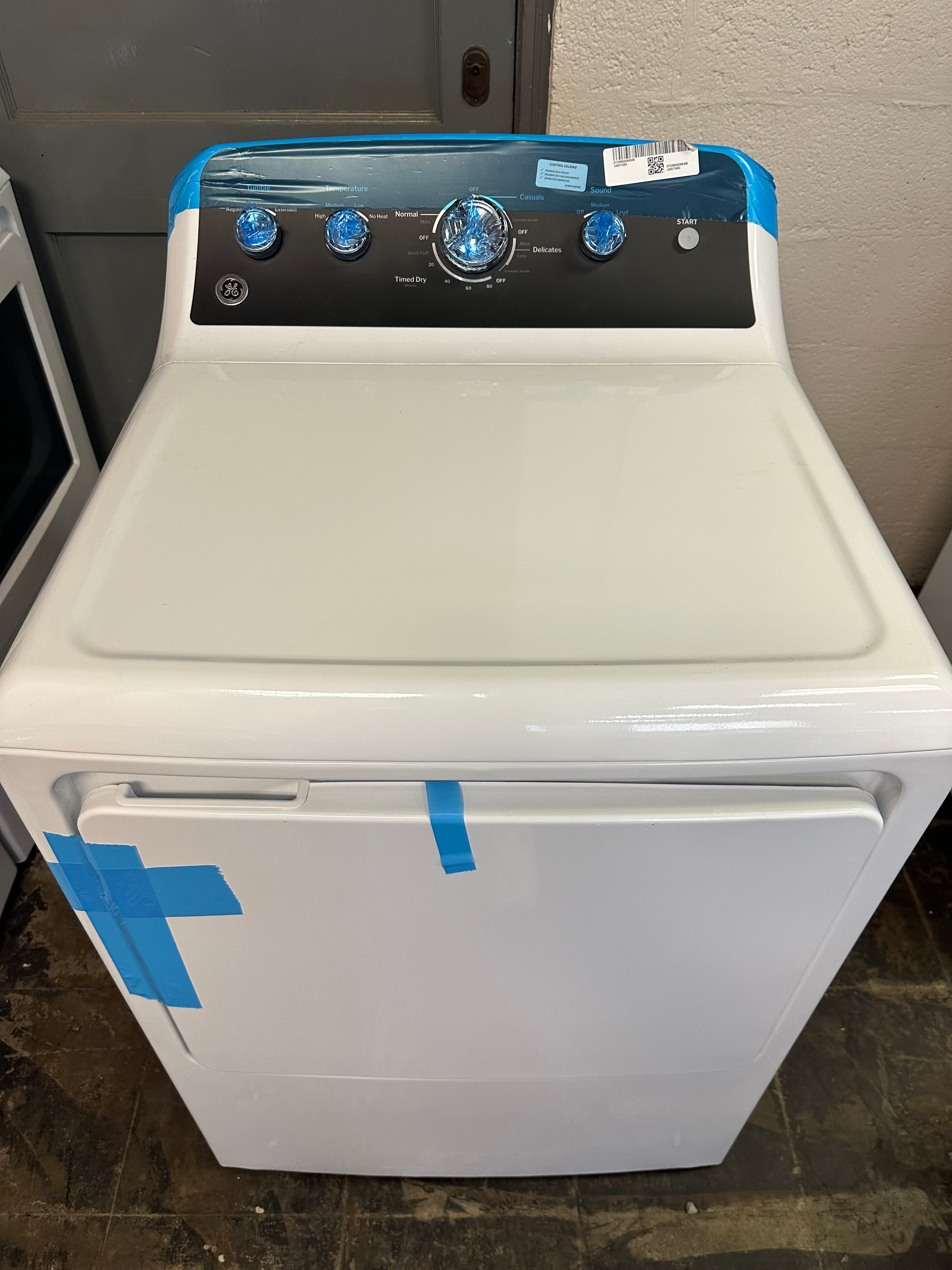 GE® 7.2 cu. ft. Capacity Gas Dryer with Up To 120 ft. Venting and Extended Tumble  Model #: GTD48GASWWB