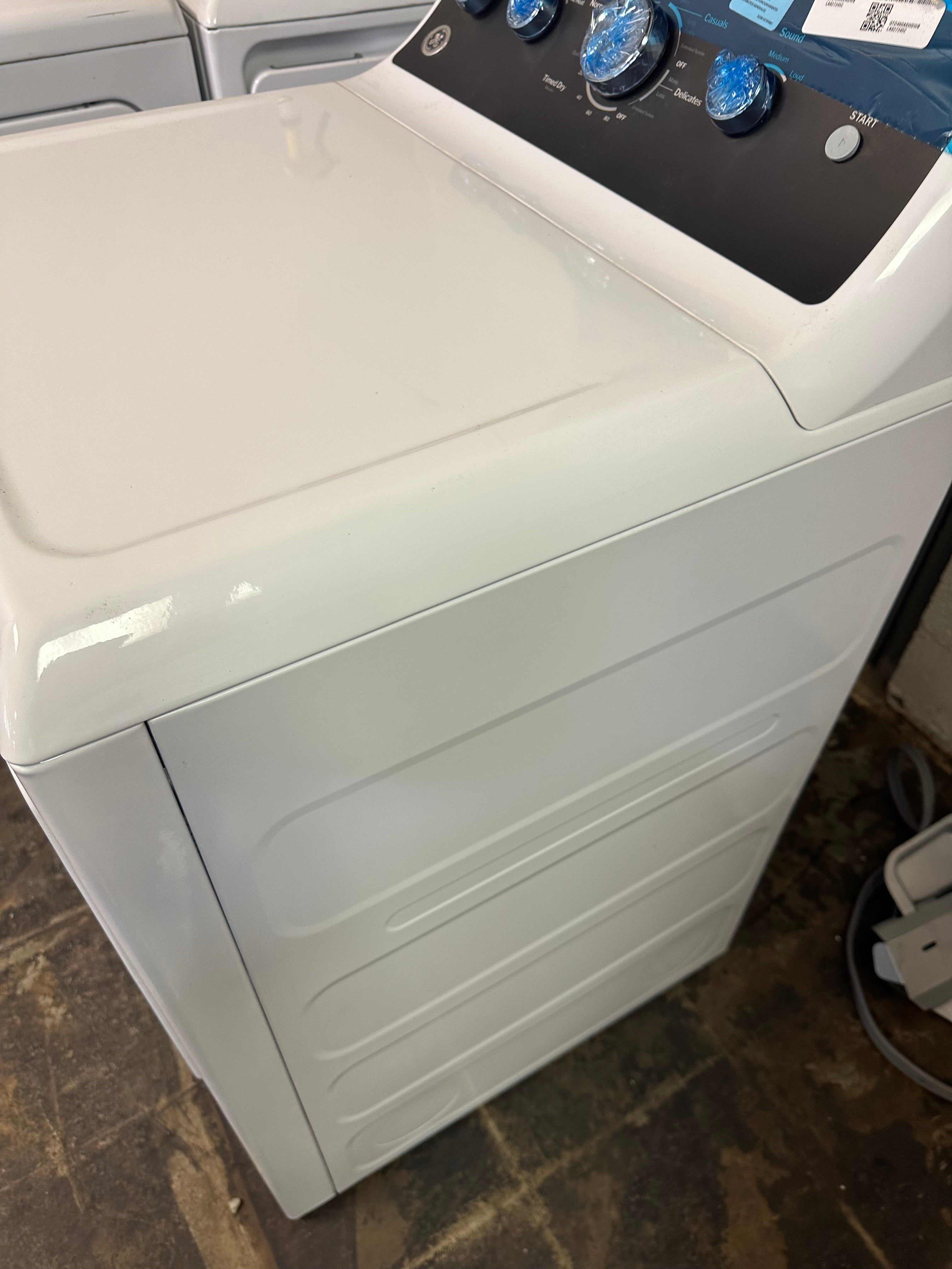 GE® 7.2 cu. ft. Capacity Gas Dryer with Up To 120 ft. Venting and Extended Tumble  Model #: GTD48GASWWB